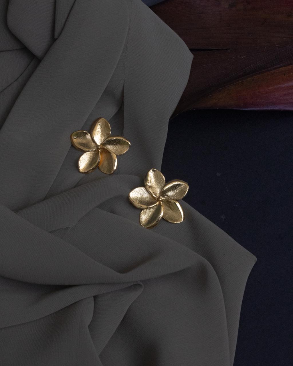 Basic Bloom Earrings/ Arete Florecer Básico