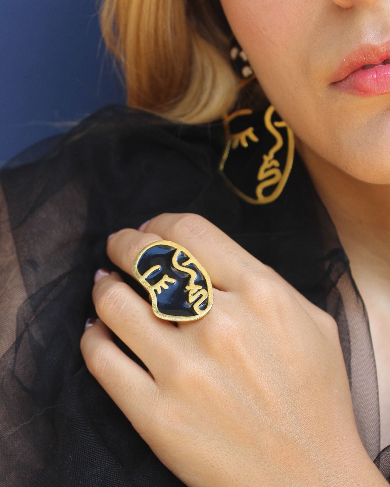 Color Silhoutte rings