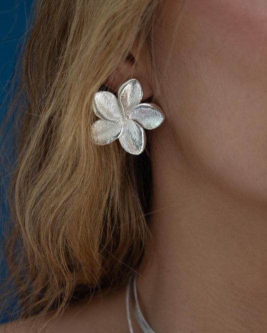 Basic Bloom Earrings/ Arete Florecer Básico