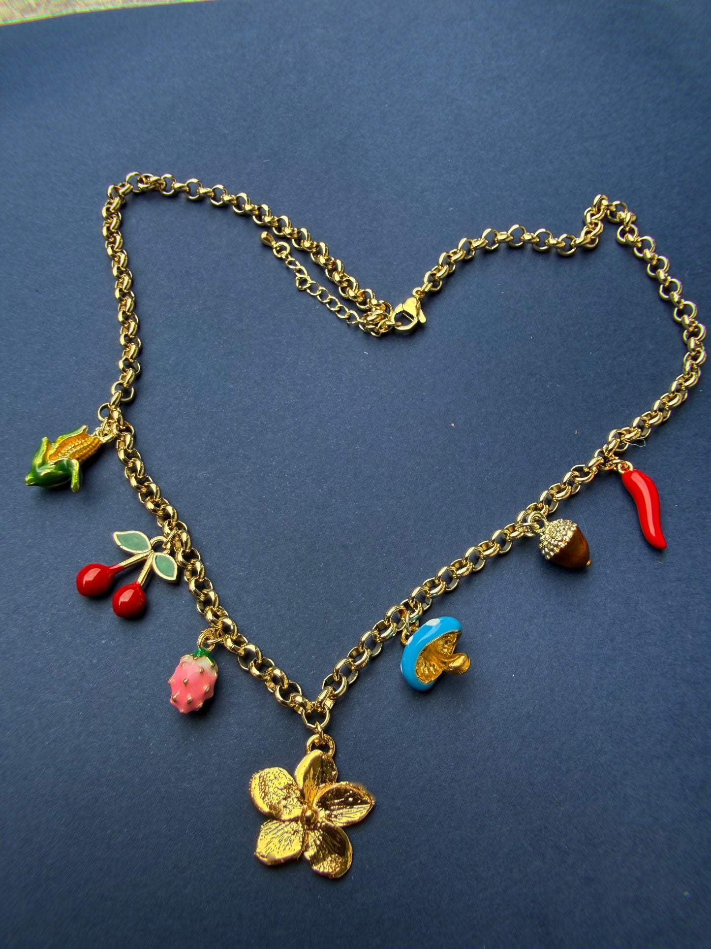 Flower and char chain/ Cadena Flor y dijes